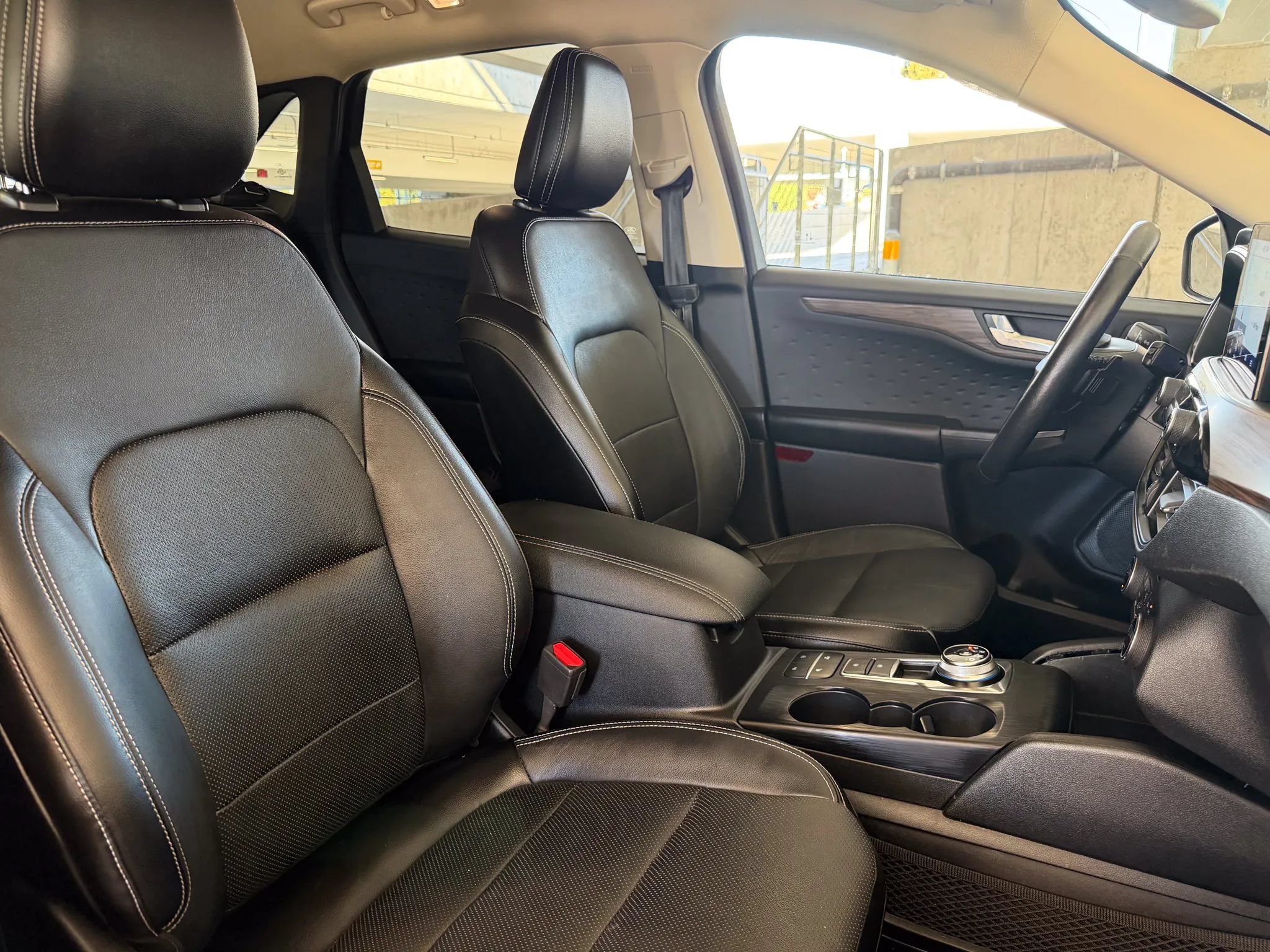 Used 2020 Ford Escape Titanium AWD/4WD image 27