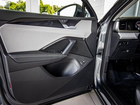 New 2026 Volkswagen Tiguan SE image 25