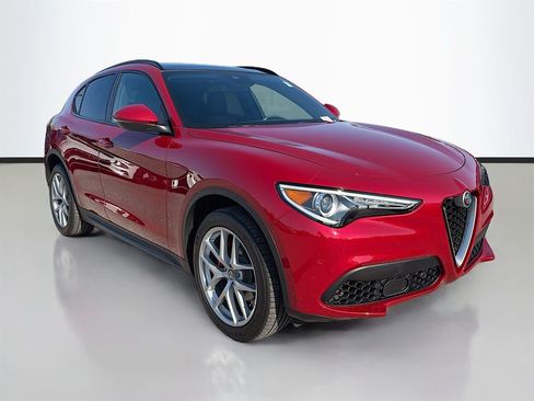 Used 2018 Alfa Romeo Stelvio Ti Sport image 2