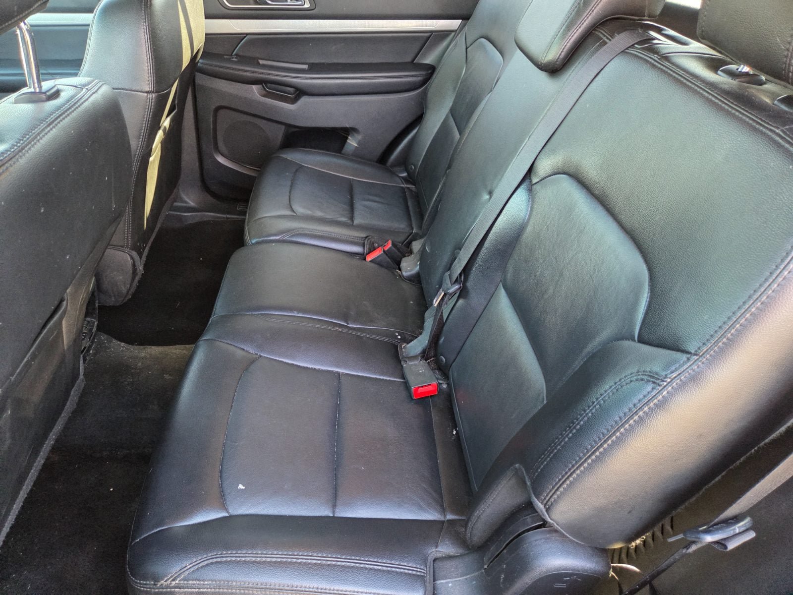 Used 2017 Ford Explorer XLT w/ Equipment Group 202A FWD image 9