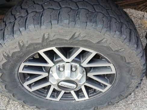 Used 2014 Ford F250 Lariat w/ Lariat Ultimate Package image 11