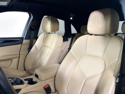 Certified 2024 Porsche Macan AWD/4WD image 5