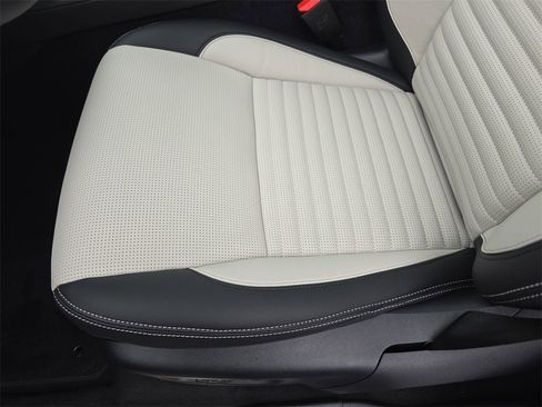 New 2026 Land Rover Discovery Sport Landmark image 29