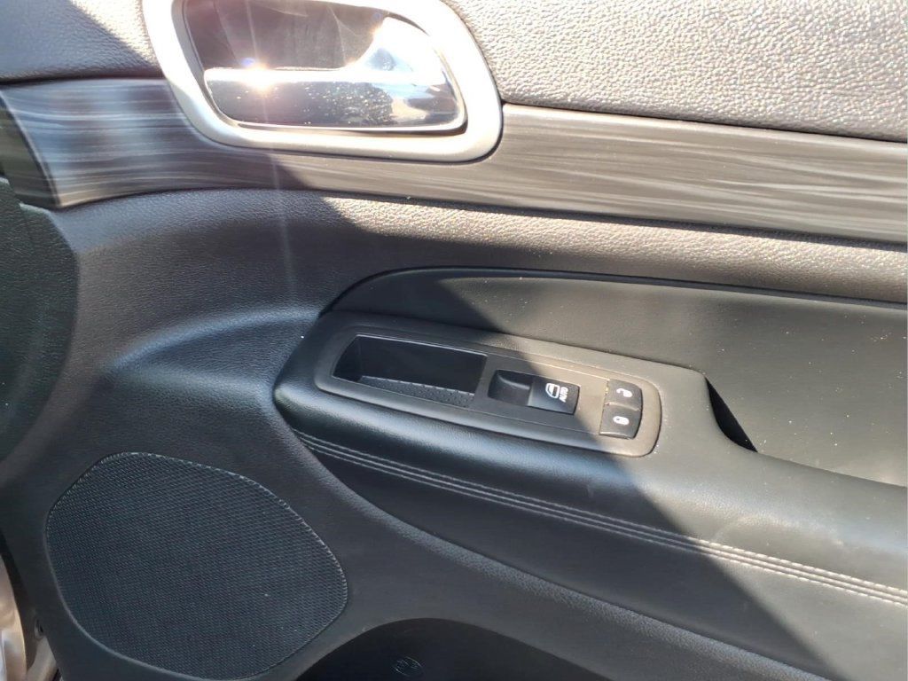 Used 2021 Jeep Grand Cherokee Laredo AWD/4WD image 15