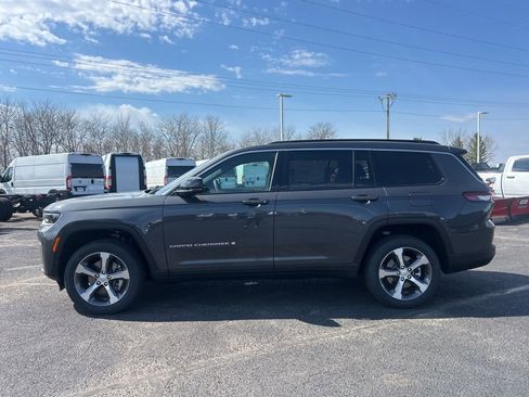 New 2026 Jeep Grand Cherokee L Limited w/ Trailer Tow Package AWD/4WD image 3