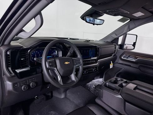 New 2026 Chevrolet Silverado 3500 LT image 9