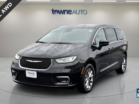 Used 2023 Chrysler Pacifica Touring-L image 1