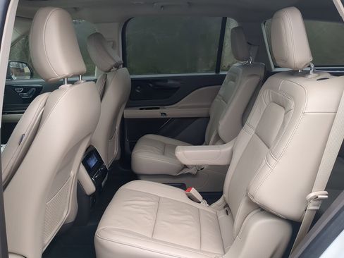 Used 2024 Lincoln Aviator Reserve w/ Equipment Group 201A image 12