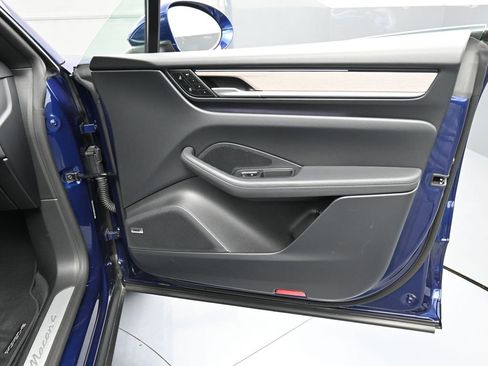Certified 2024 Porsche Macan 4 Electric image 30