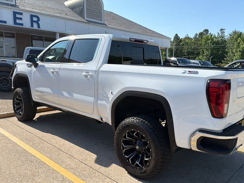 Used 2024 GMC Sierra 1500 SLE w/ Preferred Package AWD/4WD image 6