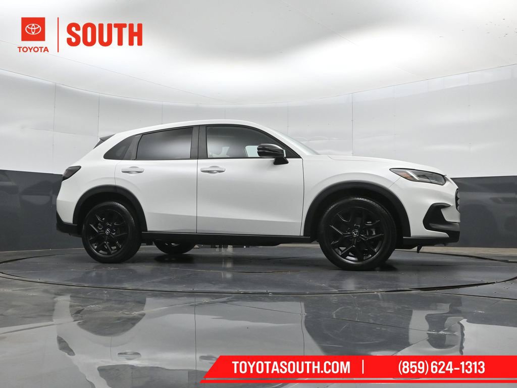 Used 2025 Honda HR-V Sport image 36