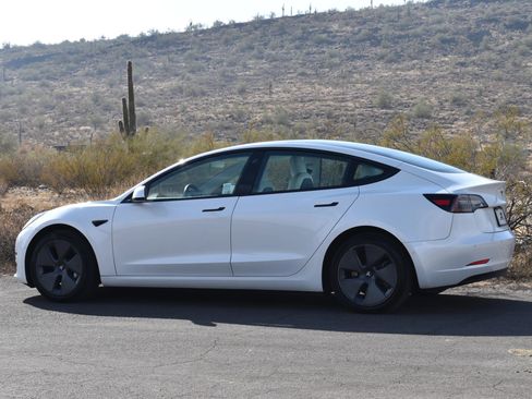Used 2022 Tesla Model 3 Long Range AWD/4WD image 5