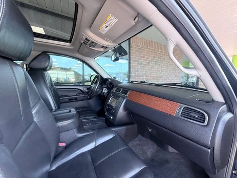 Used 2007 GMC Yukon SLT w/ SLT Preferred Equipment Group AWD/4WD image 8