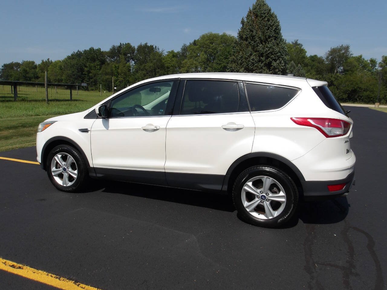 Used 2015 Ford Escape SE FWD image 11