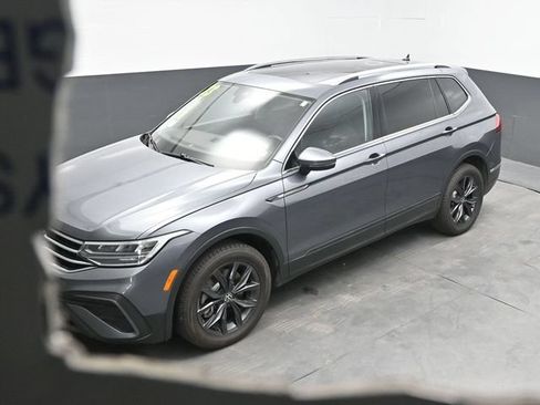 Used 2023 Volkswagen Tiguan SE AWD/4WD image 30