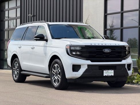 Used 2025 Ford Expedition Active AWD/4WD image 4