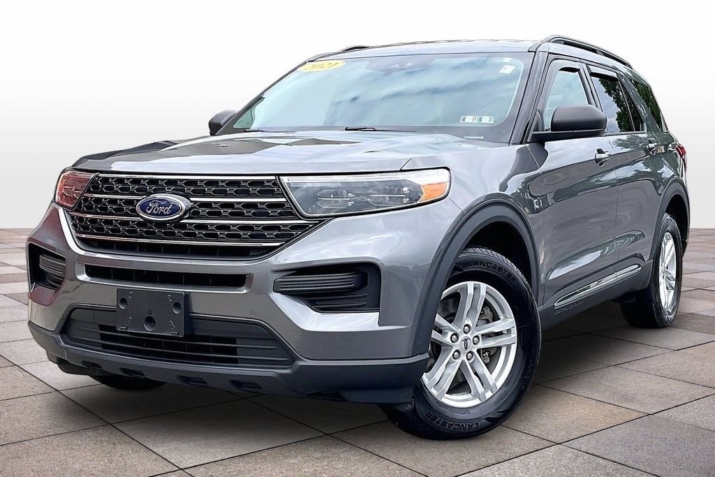 Used 2021 Ford Explorer XLT AWD/4WD image 2