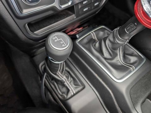 Used 2019 Jeep Wrangler Unlimited Sahara AWD/4WD image 35