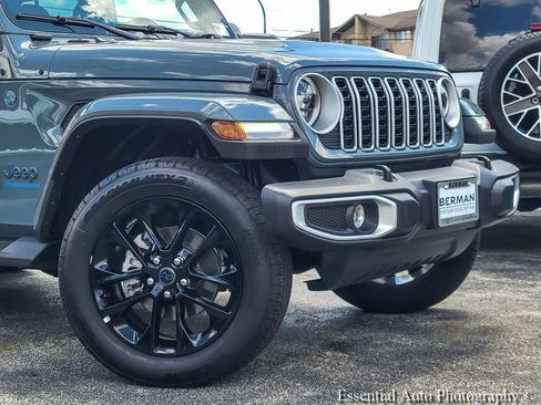 Certified 2025 Jeep Wrangler Unlimited Sahara AWD/4WD image 4