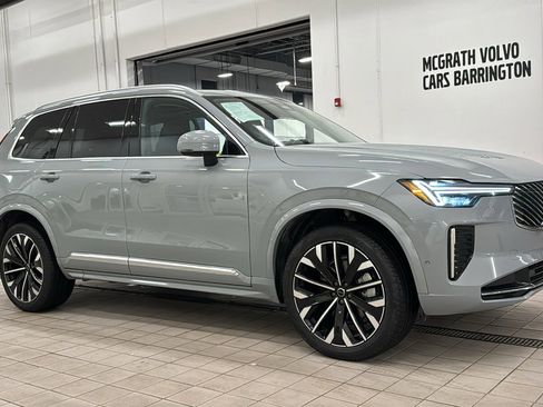 Used 2025 Volvo XC90 B6 Plus image 3