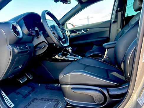 Used 2024 Kia Forte GT-Line image 11