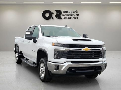 Used 2025 Chevrolet Silverado 2500 LT w/ Convenience Package AWD/4WD image 1