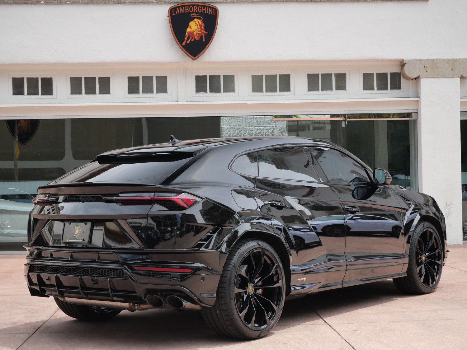 Used 2024 Lamborghini Urus S AWD/4WD image 3