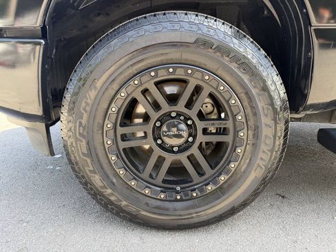 Used 2017 Nissan Titan S RWD image 12