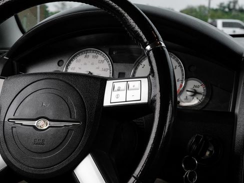 Used 2006 Chrysler 300 SRT8 w/ SRT Option Group II RWD image 16
