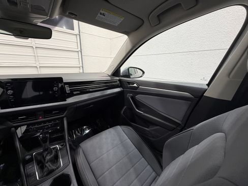 Used 2026 Volkswagen Jetta SE FWD image 32