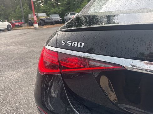 Used 2022 Mercedes-Benz S 580 4MATIC Sedan w/ AMG Line Package image 10