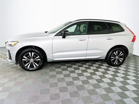 Used 2024 Volvo XC60 B5 Core image 4
