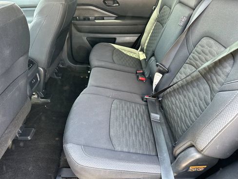 Used 2025 Nissan Pathfinder SV AWD/4WD image 20