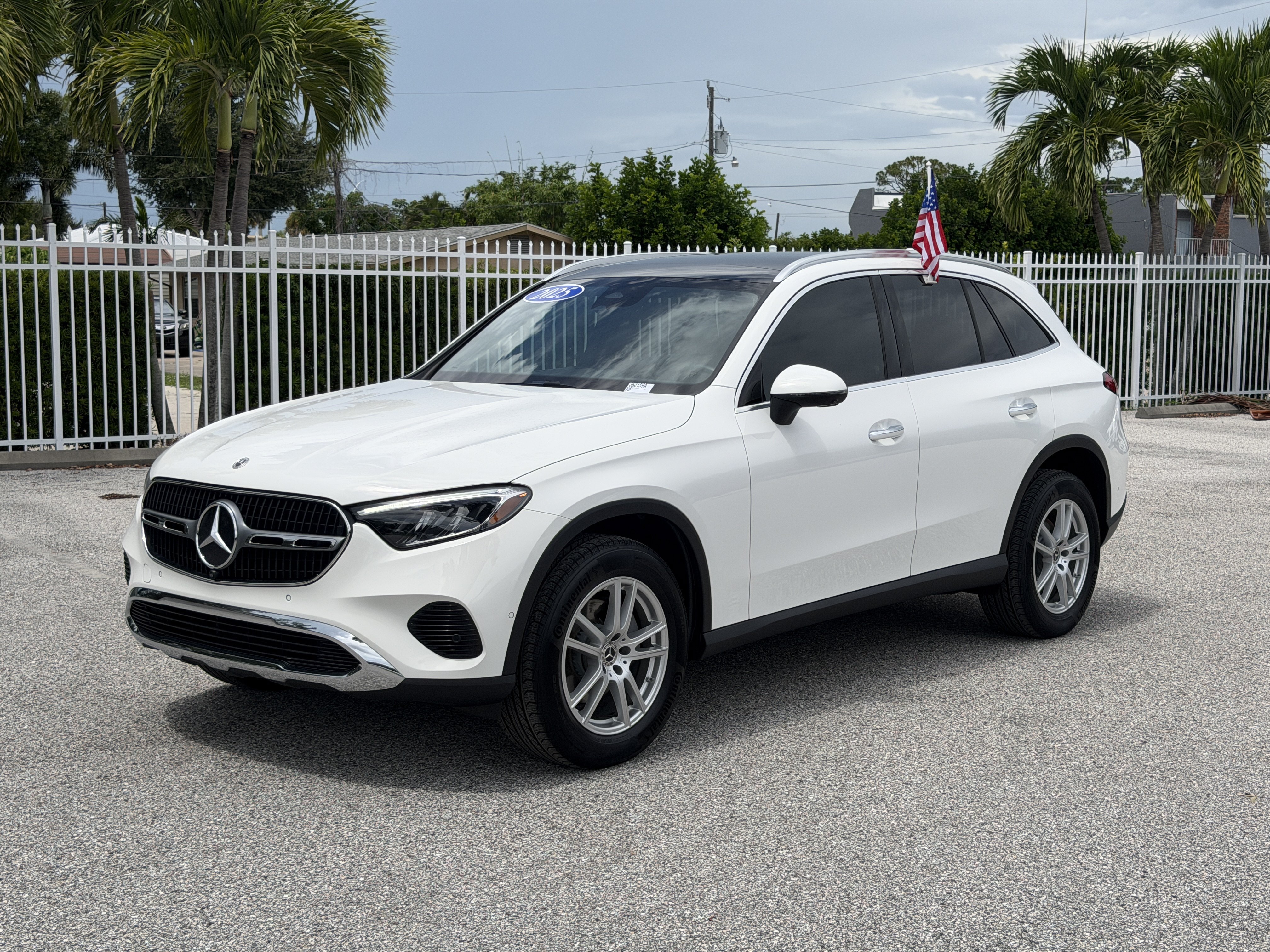 Used 2025 Mercedes-Benz GLC 300 image 3