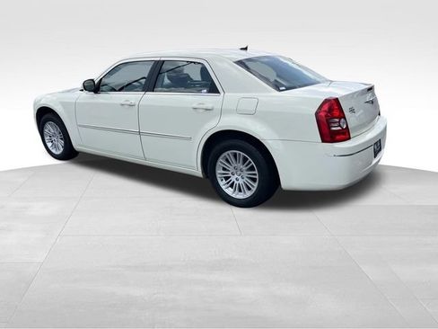 Used 2008 Chrysler 300 Touring w/ Comfort/Convenience Group RWD image 6