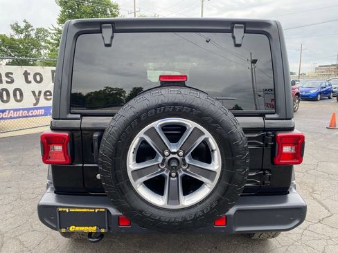 Used 2020 Jeep Wrangler Unlimited Sahara w/ Dual Top Group AWD/4WD image 3