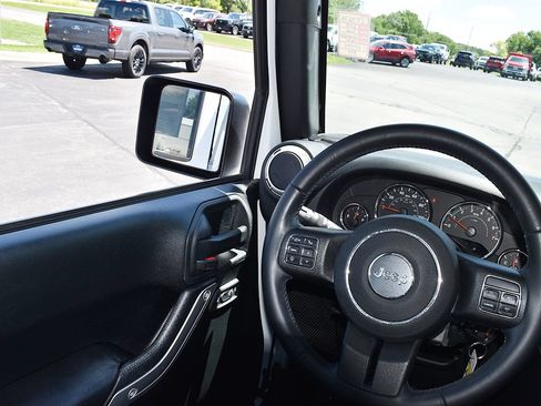 Used 2018 Jeep Wrangler Unlimited Sahara w/ Max Tow Package AWD/4WD image 16
