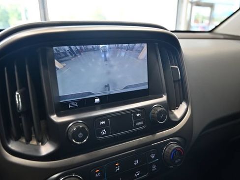 Used 2019 Chevrolet Colorado Z71 AWD/4WD image 17