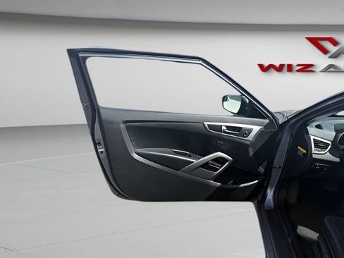 Used 2017 Hyundai Veloster Value Edition image 9