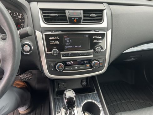Used 2016 Nissan Altima 2.5 SL w/ Moonroof Package FWD image 12