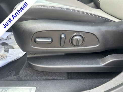 Used 2019 Chevrolet Equinox Premier FWD image 16