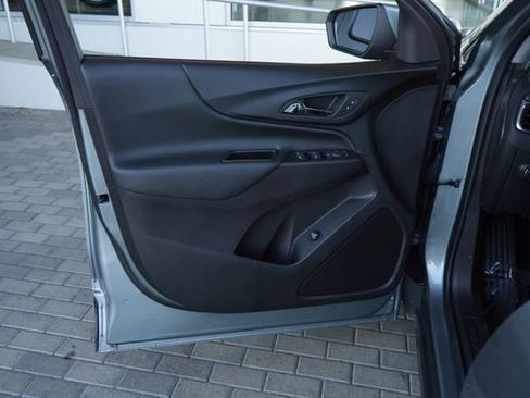 Used 2024 Chevrolet Equinox LT FWD image 17