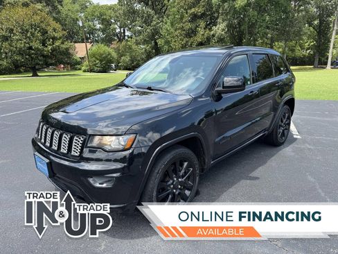 Used 2017 Jeep Grand Cherokee Altitude RWD image 1
