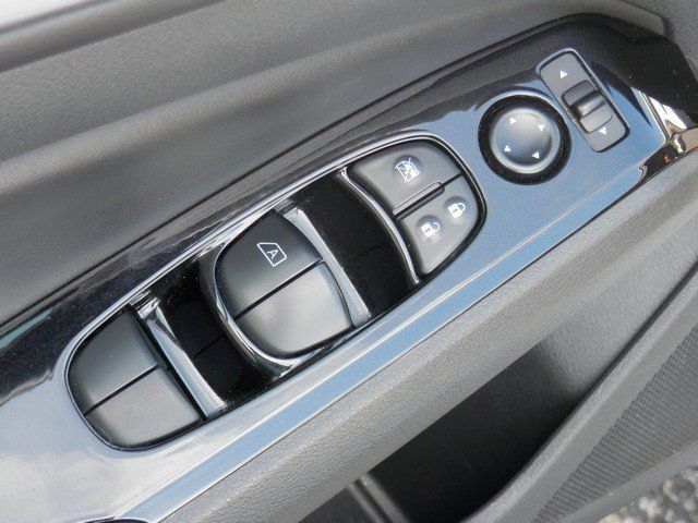 Used 2024 Nissan Altima 2.5 SR FWD image 15