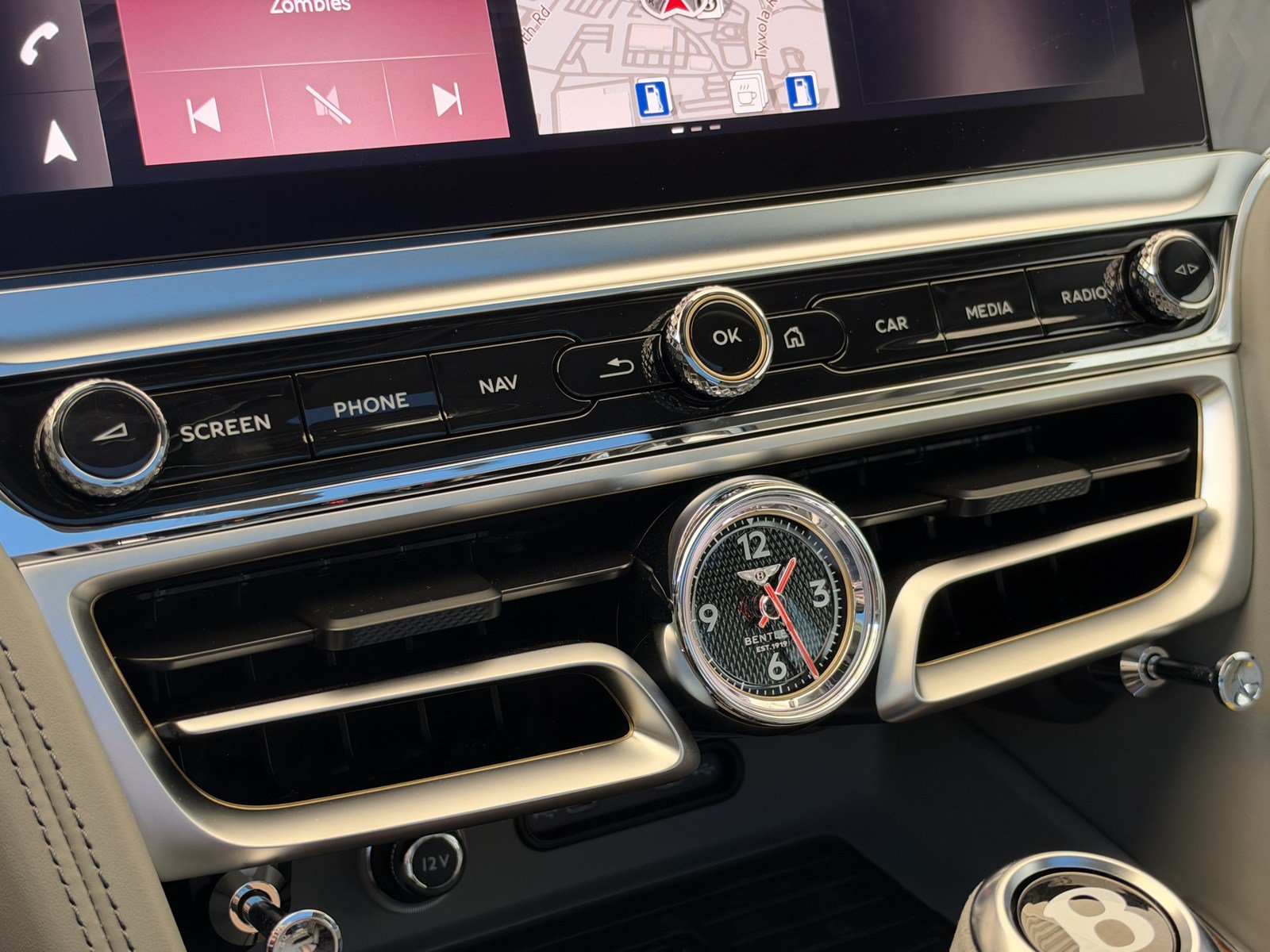 Certified 2025 Bentley Flying Spur Plug-In Hybrid AWD/4WD image 27