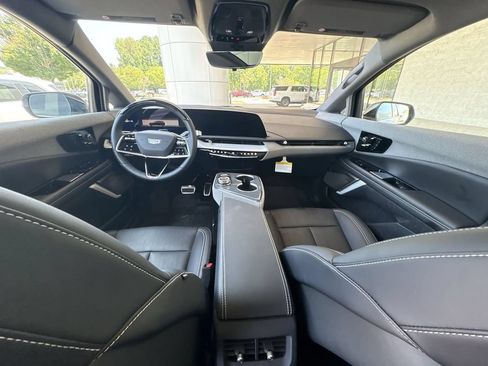 Certified 2025 Cadillac Optiq Luxury 2 w/ LPO, Floor Liner Package AWD/4WD image 20