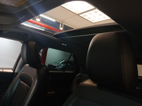 Used 2021 Ford Explorer XLT w/ Equipment Group 202A image 13