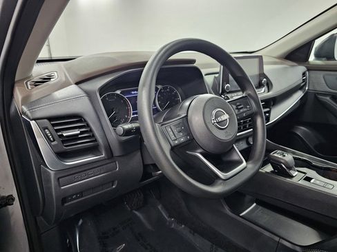 Used 2022 Nissan Rogue S image 10