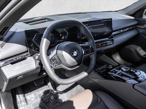 Used 2024 BMW 540i xDrive w/ Premium Package AWD/4WD image 10