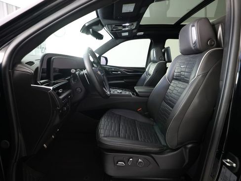 Used 2024 Cadillac Escalade V w/ LPO, ONYX Package AWD/4WD image 17